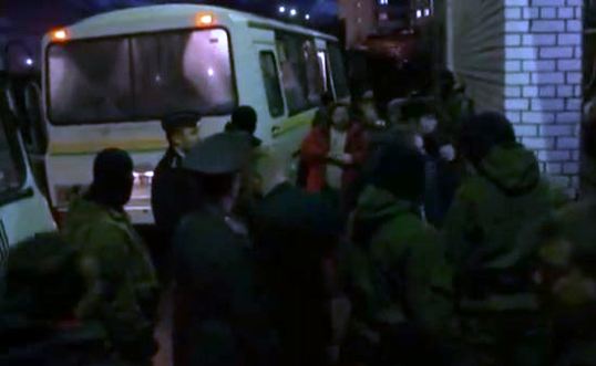 السلطات الروسية تعتقل 30 ناشطا من منظمة غرينبيس بعد إتهامهم بالقرصنة والإرهاب