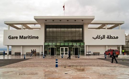 طنجة المتوسط يعود لنشاطه بعد توقف بسبب سوء الاحوال الجوية