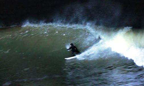 في أول مبادرة من نوعها ،آسفي تحتضن ركوب الموج الليلي