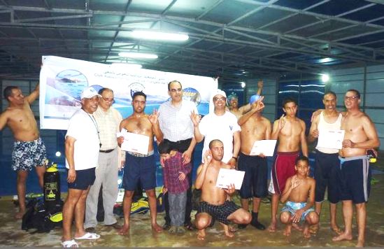 نادي الجمعية الرياضية للغوص بأسفي يتوج المستفيدين من دورة في الغوص المستوى الاول