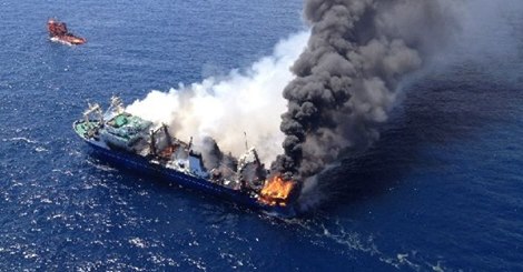 مصالح الإنقاذ الإسبانية تواصل الجهود لتفادي تسرب الوقود من سفينة صيد روسية غارقة قبالة جزر الكناري