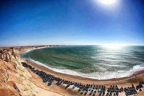 من يقود الحرب على قطاع الصيد التقليدي بالوكالة