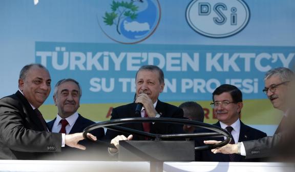 أردوغان يفتتح مشروع “القرن”” لنقل مياه تركيا إلى شمال قبرص”
