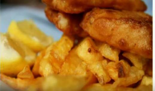 طريقة عمل السمك المقلي مع البطاطس المقرمشه