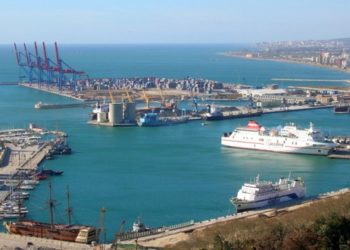 توقف حركة الملاحة البحرية بين ميناء طنجة المدينة وطريفة الاسباني مؤقتا بسبب سوء احوال الطقس