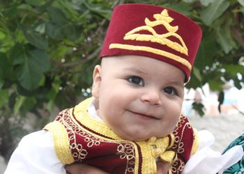 الكونفدرالية الوطنية للصيد الساحلي بالمغرب  و شركاؤها يدخلون الفرحة على أبناء البحارة والأيتام بآسفي  في حفل اعذار جماعي.
