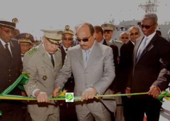 ارئيس الموريتاني يعطي  إشارة انطلاق عمل طوافتين جديدتين تابعتين للبحرية الوطنية