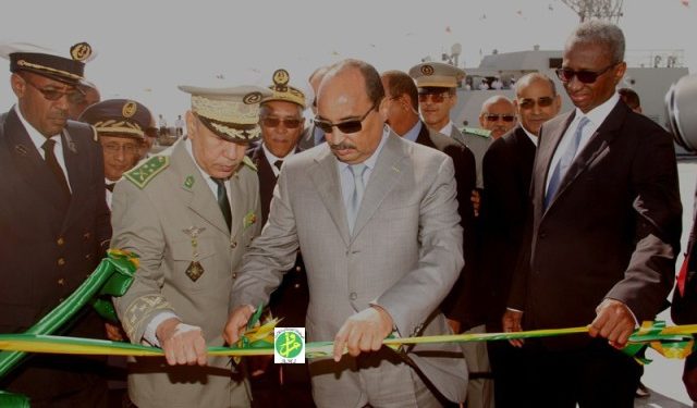 ارئيس الموريتاني يعطي  إشارة انطلاق عمل طوافتين جديدتين تابعتين للبحرية الوطنية