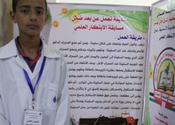طالب من خانيونس يبتكر سفينة يتم التحكم بها عن بعد لأغراض الصيد والمراقبة البحرية