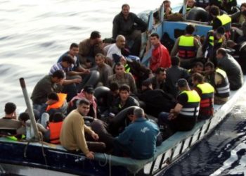 عشرة قتلى على الأقل في غرق قارب لاجئين في المتوسط
