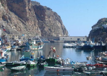 الصيد التقليدي المفعول به في حرب مافيا التهريب مع وزارة الصيد البحري