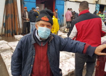 ميناء الناظور: احتجاجا على تردي البنية التحتية وانتشار الروائح الكريهة جمعية الإخلاص والتنمية لتجار السمك توزع المئات من “الكمامات”””