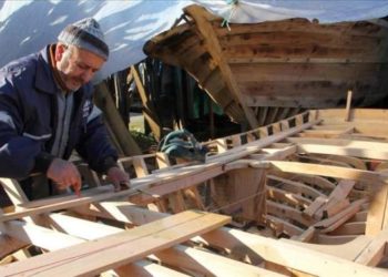 القوارب الخشبية يدوية الصنع شغف الصيادين في “غريسون” التركية