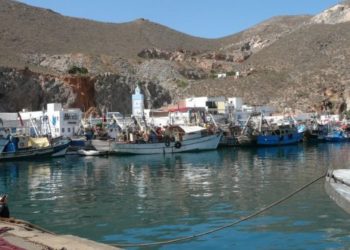 عزيز أخنوش يستبق الزمن لعزل بحارة الحسيمة عن الحراك الشعبي ويدعوهم لحوار بمقر وزارته