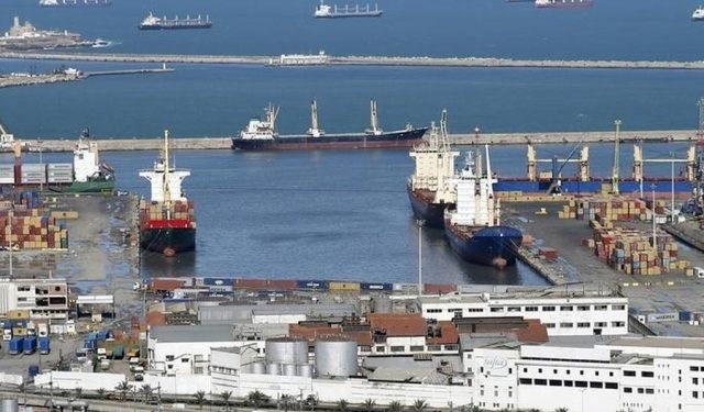 الجزائر تخطط لإنشاء موانئ جافة بالجنوب