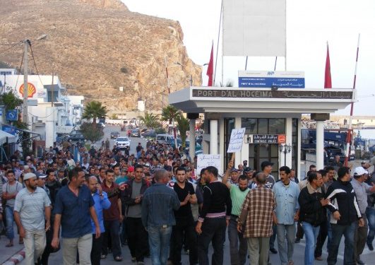 اضراب عام بقطاع صيد الأسماك السطحية بميناء الحسيمة