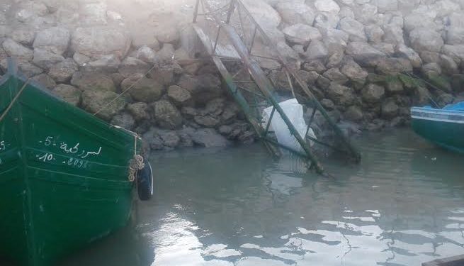 سقوط جسر في الحوض المينائي للصيد التقليدي بالعيون يتسبب في حوادث للبحارة