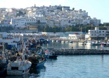 مراكب الصيد بالخيط تعطل ولوجيات ميناء طنجة