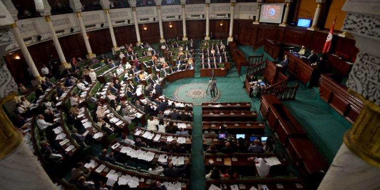 تونس :البرلمان يصادق على تنقيح القانون المتعلق بممارسة الصيد البحري