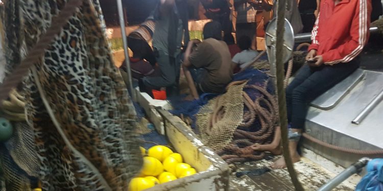 الناظور: استمرار معاناة ربابنة مراكب الصيد بالجر مع الحراكة