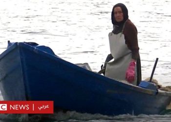 بحارة تصطاد الاسماك في سن السبعين