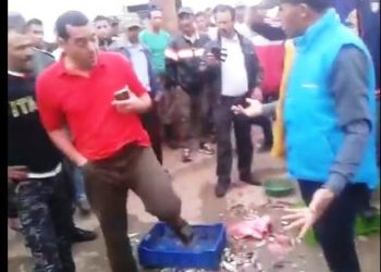 قائد بخريبكة يقلب صناديق السمك لاصحابها التجار