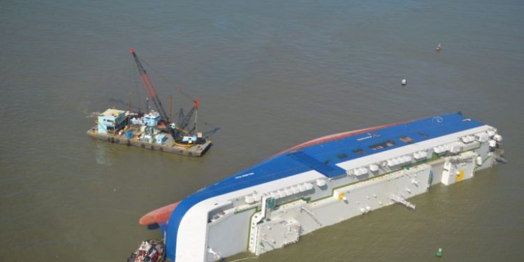 تسرب نفط من سفينة شحن يهدد سواحل الولايات المتحدة الامريكية