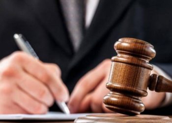 أمر قضائي القبض على مستثمرين كبار في الصيد البحري  بتهم السرقة و التزوير في محرر بنكي و استعماله.