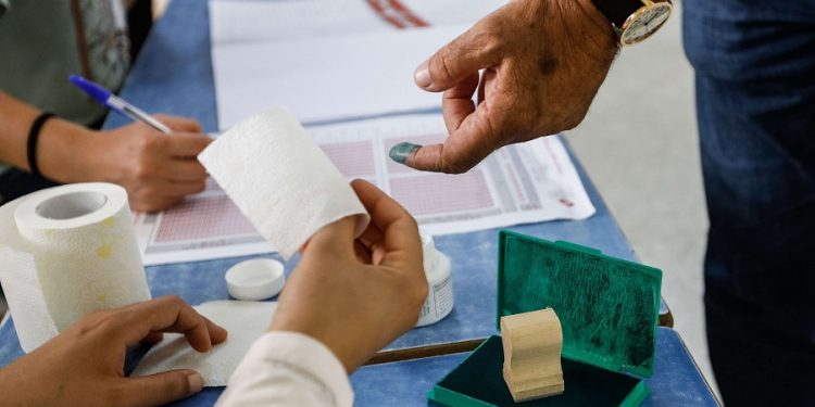 انطلاق حملة التسجيل في لوائح انتخابات الغرف المهنية.