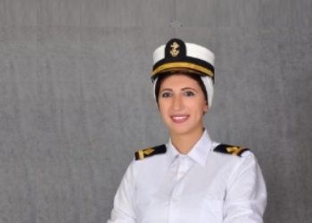 نادين سعيد أول بحارة مصرية بعد حصولها على جوازها البحري