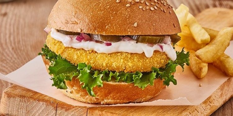 برجر السمك مع صلصة الترتار