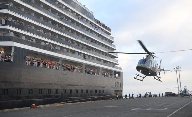 أخيرا يسمح لسفينة موبوءة بالكورونا بالرسو….تفاصيل.