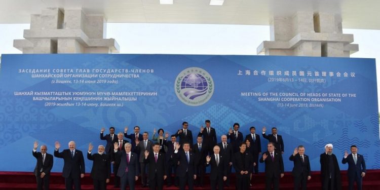 تداعيات كورونا: دول عظمى تعتمد عملاتها المحلية في مبادلاتها الثنائية بدلا من الدولار.