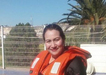 إحسان كاكا ..سيدة عبّد لها عشق البحر الطريق لتكون أول ربانة سفينة صيد بسيدي إفني