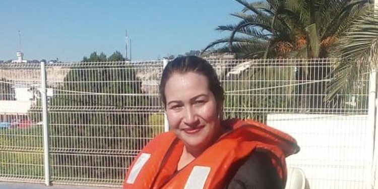 إحسان كاكا ..سيدة عبّد لها عشق البحر الطريق لتكون أول ربانة سفينة صيد بسيدي إفني