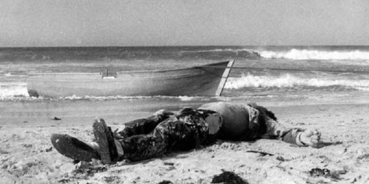 تحذيرات للصيادين من اتشال الجثث لاحتمال نقلها فيروس كورونا.