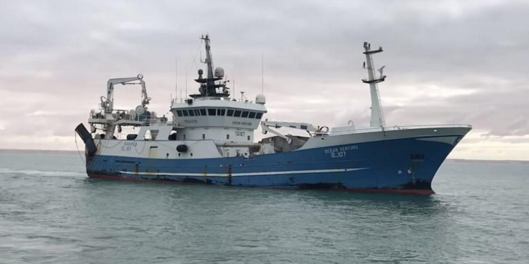 الجمعية المغربية لأرباب المراكب ومعامل صيد السمك السطحي في الداخلة تضخ 10 مليون درهما في صندوق تدبير جائحة كورونا.