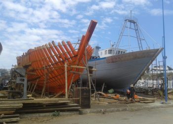 نصوص قانونية جديدة تقطع مع عشوائية بناء وحدات الصيد البحري بالمغرب.