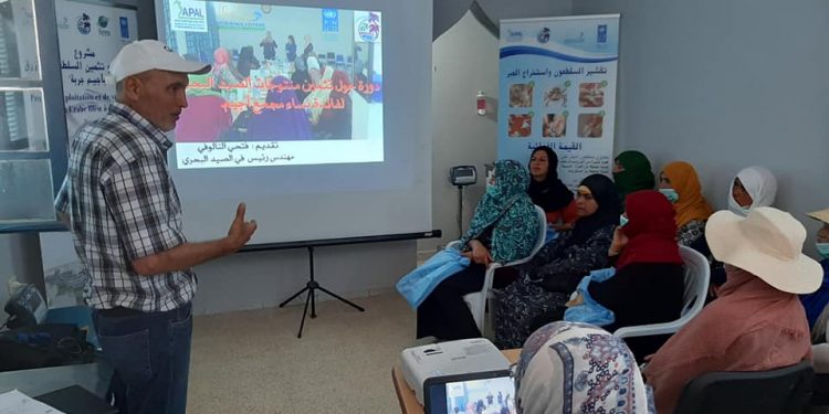تونس: دورة تكوينية في تثمين السلطعون لفائدة نساء البحر.