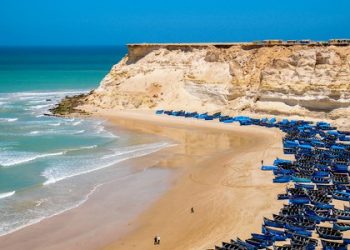 مسلسل ازمات الصيد البحري بجهة الداخلة وادي الذهب يستأنف بقوارب الصيد المعيشية.