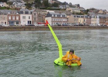 متدربو مؤسسة تكوين يتمرنون على استعمال معدات جديدة للانقاذ