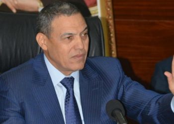 الوالي عبد السلام بيكرات يدخل على خط “السيبة” بميناء العيون