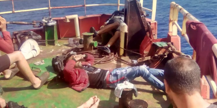 سفينة “اليسيا” للصيد الصناعي تنجح في انقاذ 40 مرشحا للهجرة غير النظامية