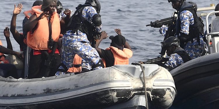 الاتحاد الاوربي يناقش توسيع التنسيق البحري لحماية أسطول صيده في خليج غينيا