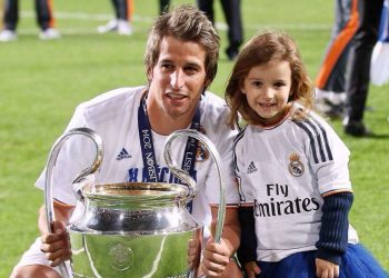نجم ريال مدريد السابق يعمل في صيد السمك بعد اعتزال كرة القدم