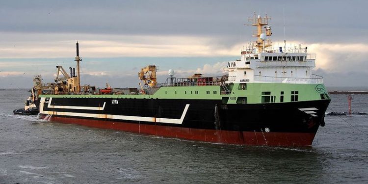 Sea Shepherd تتهم المصانع العائمة بالتخلص من الاسماك في البحر