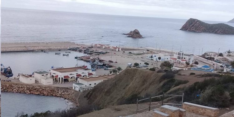 الحسيمة/كلايريس: وزارة الصيد البحري تسلم بحارة الصيد التقليدي المستودعات