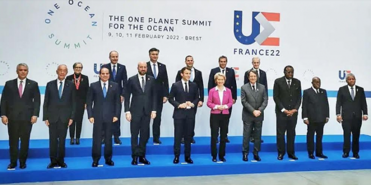 زكية الدريوش ترافق رئيس الحكومة عزيز أخنوش الى قمة Oneocean بفرنسا