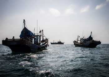 بحار أفريقيا رمادية أكثر من الأزرق