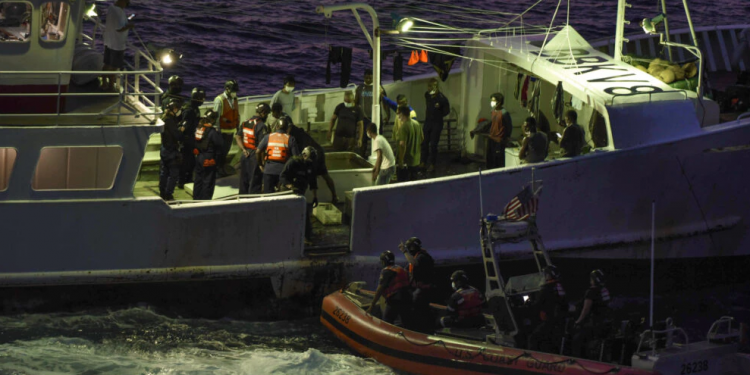 واشنطن تعبأ الجهود الدولية لمكافحة الصيد غير المشروع